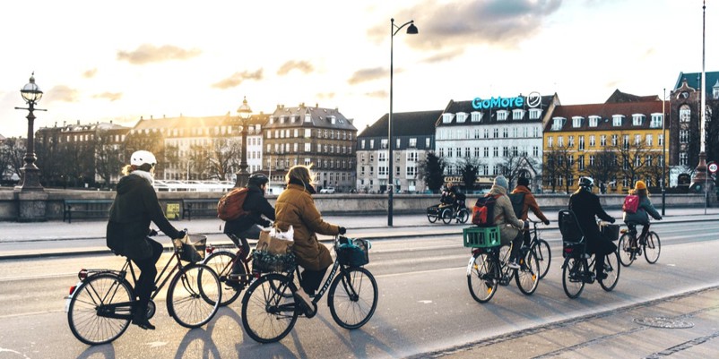 Cyklister på Dronning Louises Bro i Köpenhamn