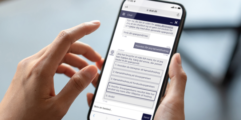 Kvinna beräknar sitt reseavdrag i Skattestyrelsens app